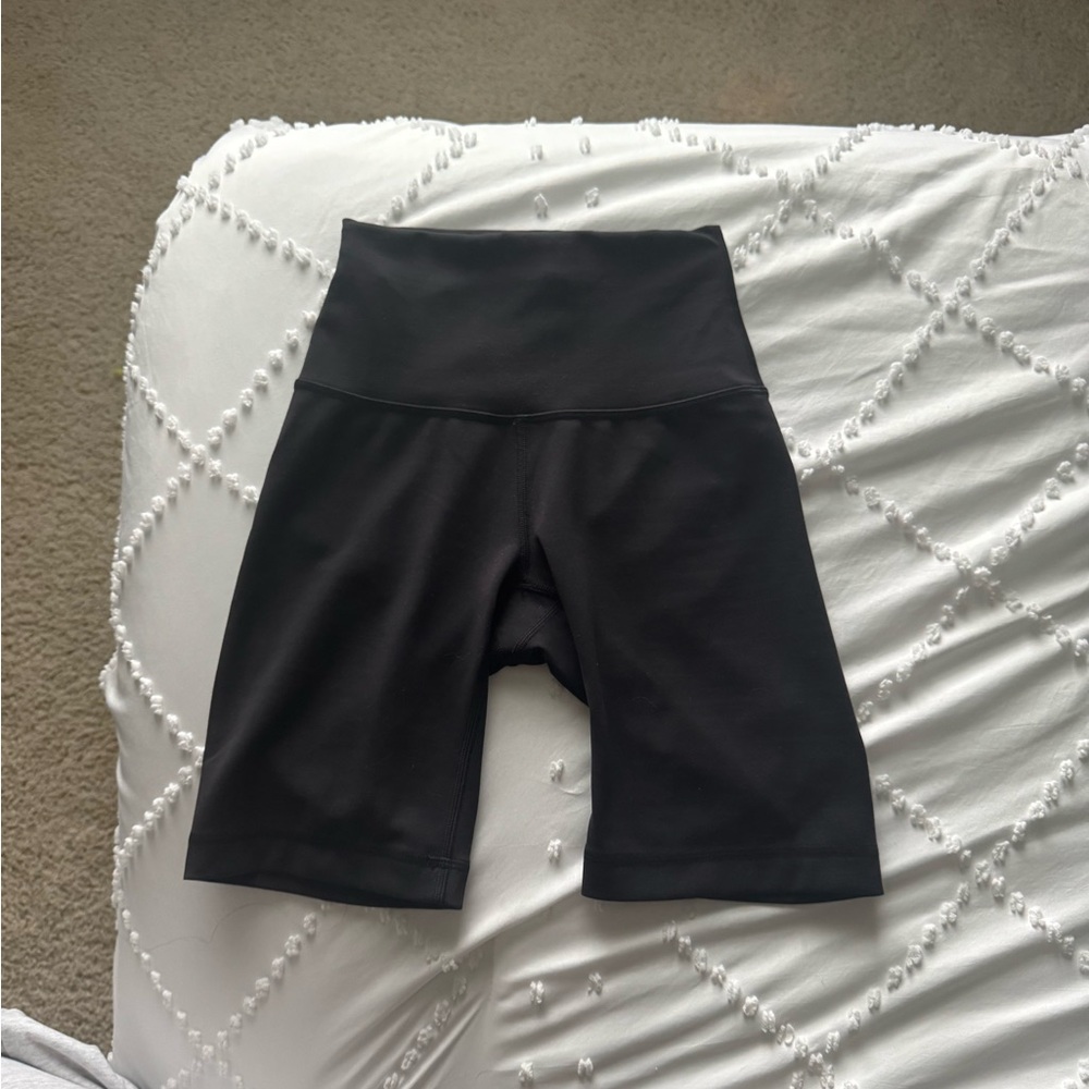 🖤 Lululemon Black Biker Shorts 6’